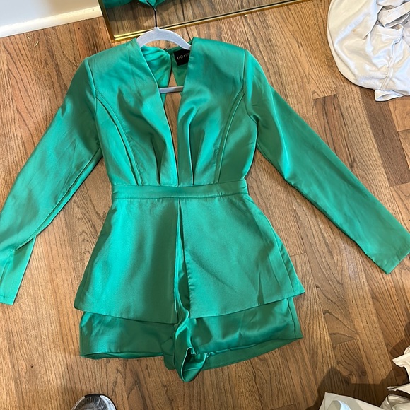 DO+BE green romper with open back. Never worn. Size SMALL - Picture 1 of 3